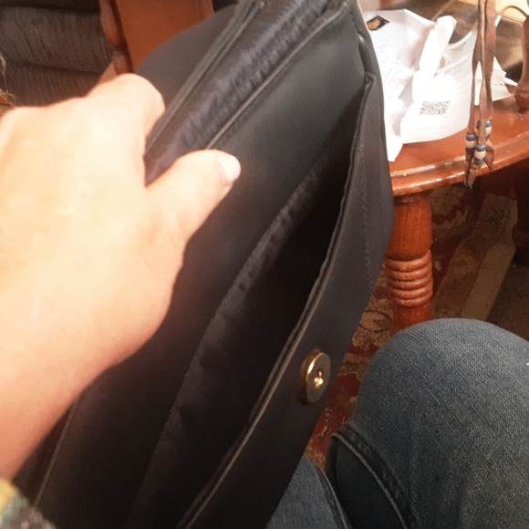 Cabin Creek Leather Crossbody Bag Good Condition - Picture 9 of 11